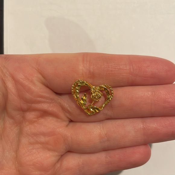 Vintage gold heart 💛 and rose 🌹 pin - Picture 3 of 5
